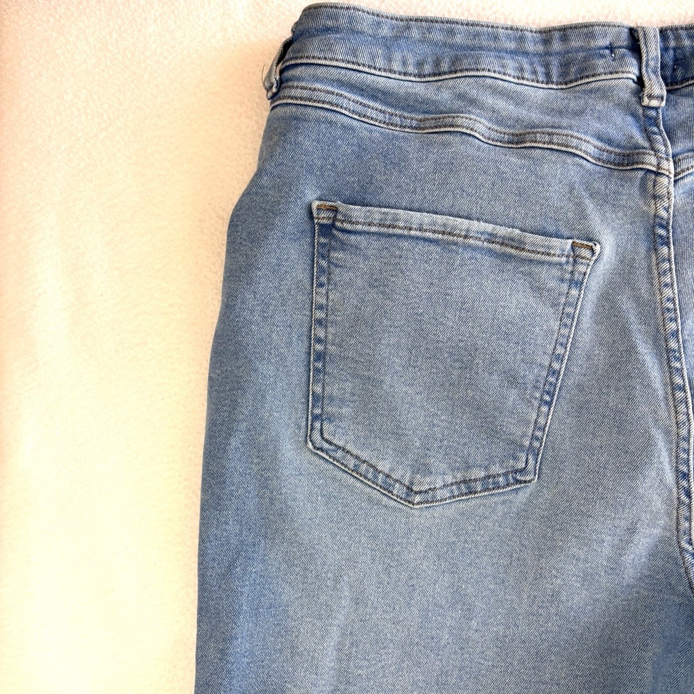 Forever 21 Light Blue Two-Tone 90’s Button Fly Straight Leg Mid Weight Jeans 14 - Picture 11 of 16
